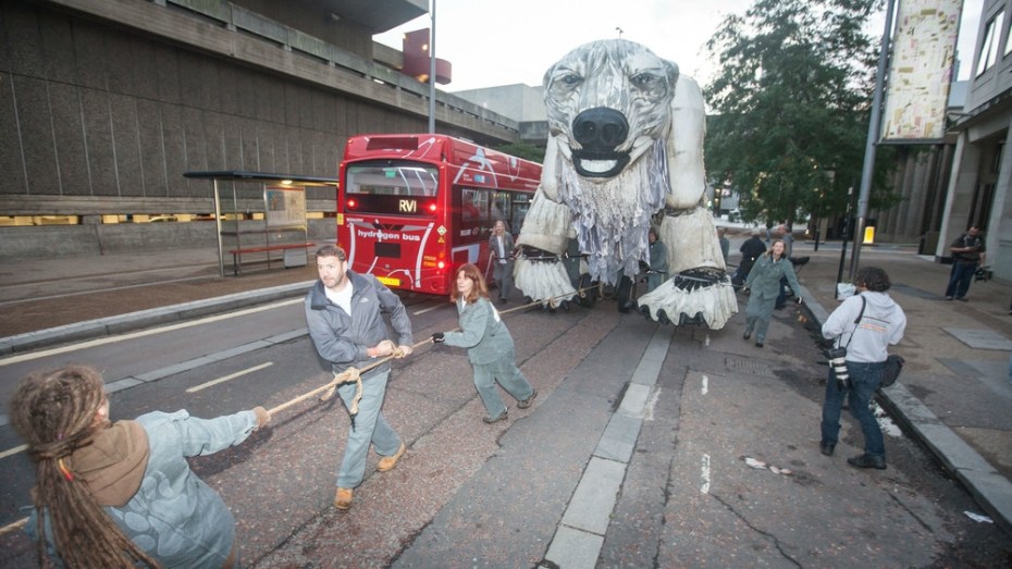 greenpeace-polar-bear-649-body-image-1441295769-size_1000