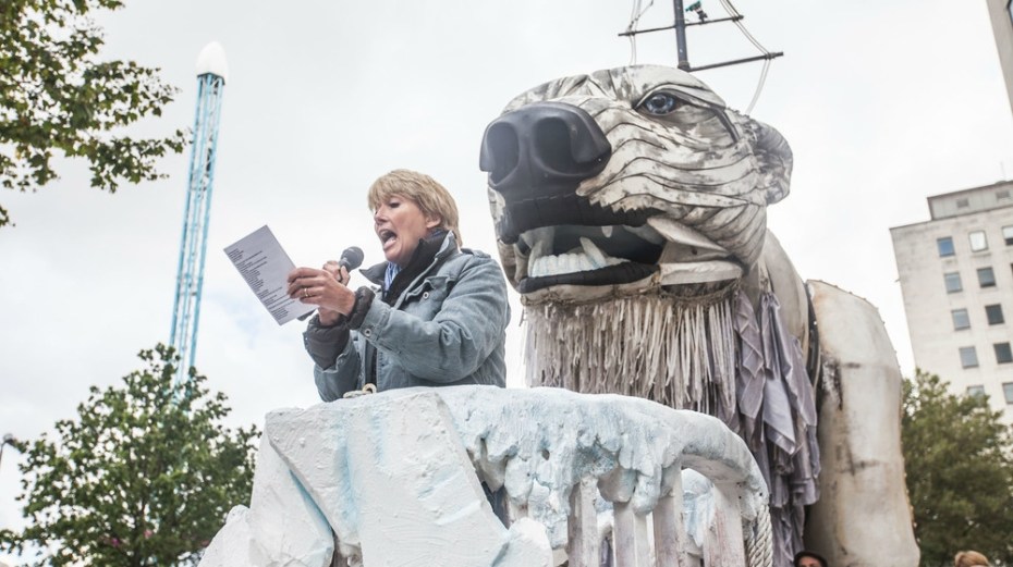 greenpeace-polar-bear-649-body-image-1441295865-size_1000